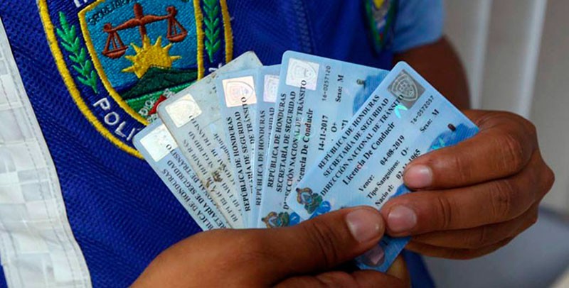 La DNVT emite permisos de conducir en papel ante la falta de insumos para imprimir las licencias en físico. Foto: Cortesía