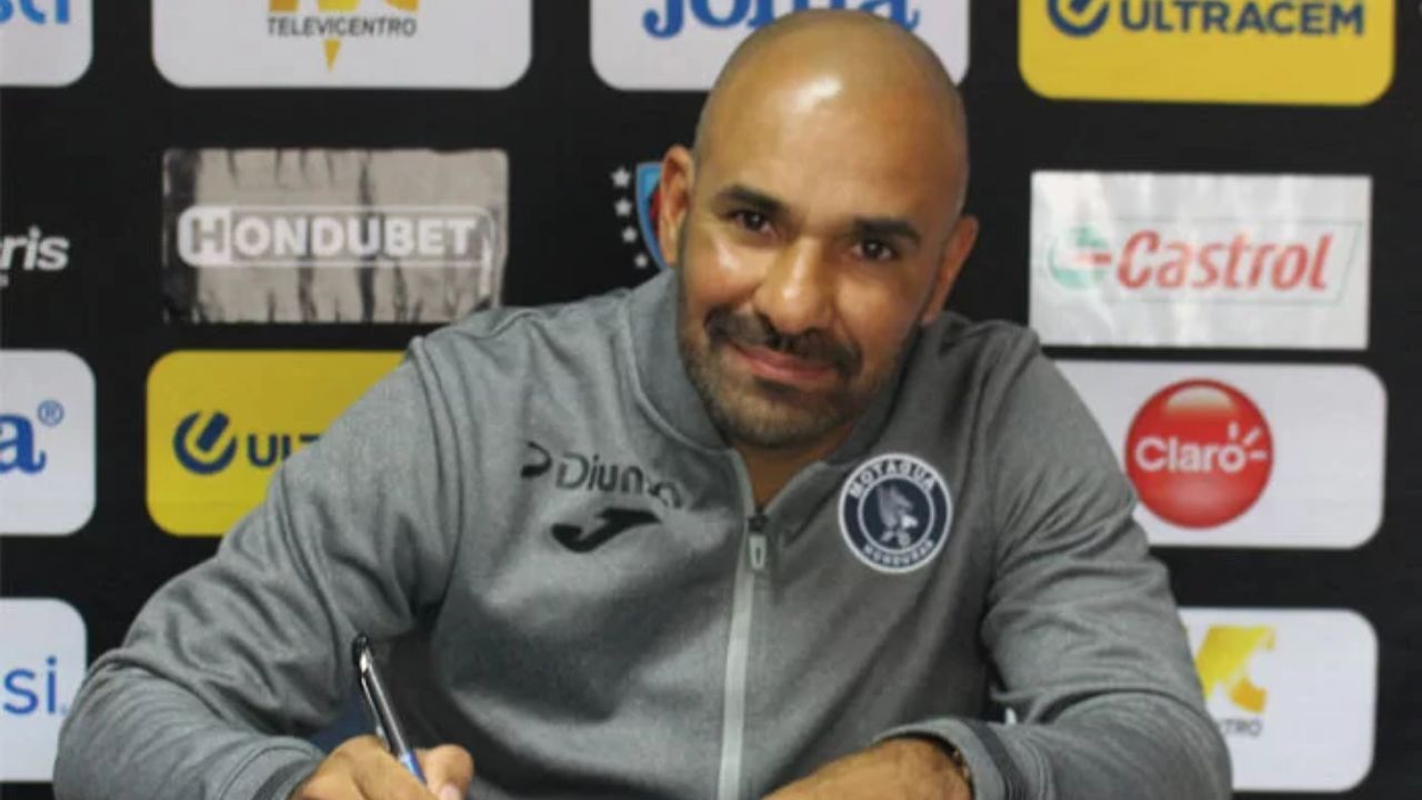 Ninrod Medina solo estuvo meses dirigiendo a Motagua. Foto: Redes sociales