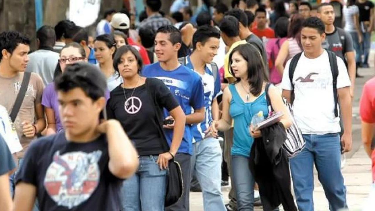 Conoce cuál es el país en el que las personas trabajan más horas y no ganan lo que deberían