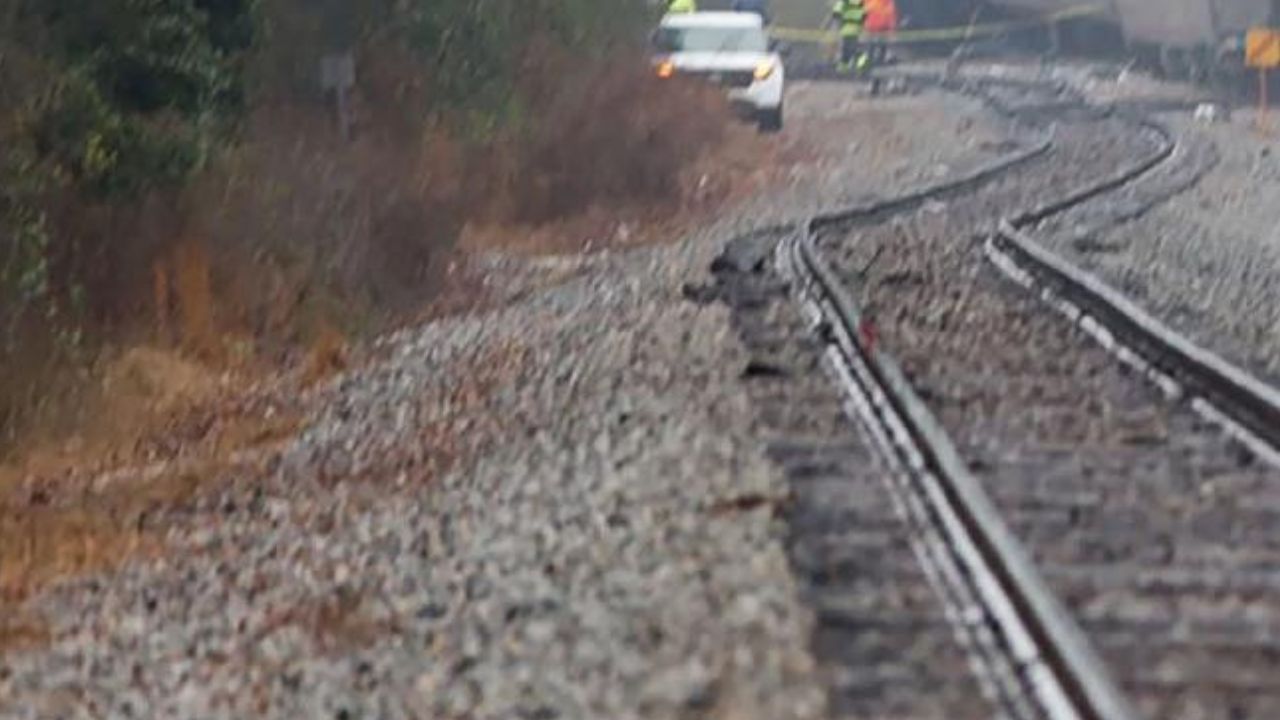 Familia muere arrollada por tren; iban a una fiesta de 15 años