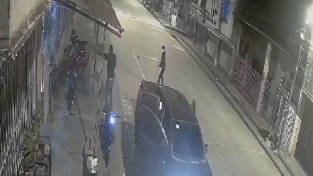 Asaltan a una familia que iba saliendo de su casa; su perrito les ladró y lo mataron