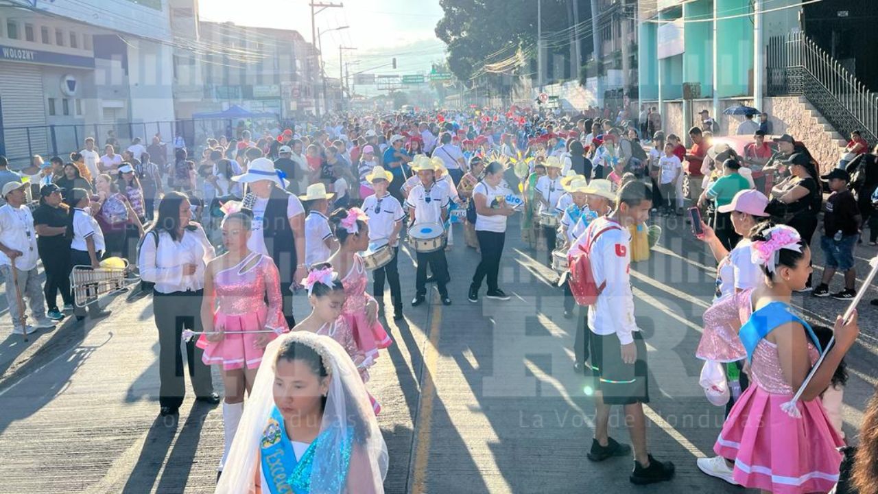 FOTOS: Escuelas celebran desfiles patrios en una muestra de fervor y civismo por la Independencia de Honduras