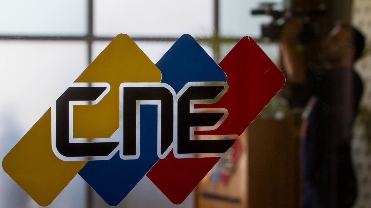 La oposición venezolana evalúa la propuesta del ente electoral de posponer elecciones primarias