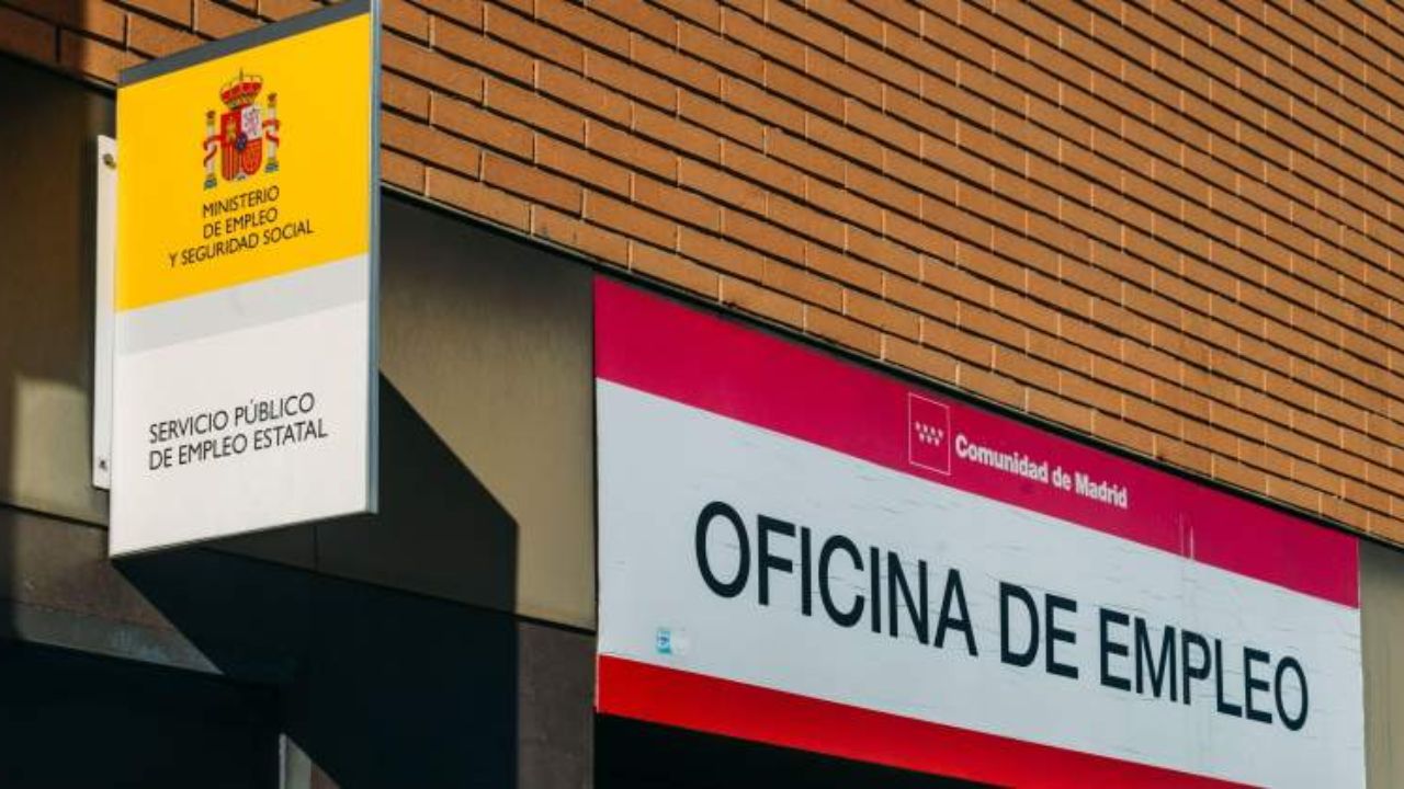 Imagen de Desde embalsamador hasta agente inmobiliario: los empleos mejor remunerados para migrantes en España