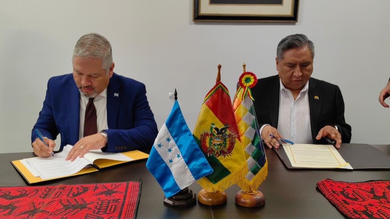 Imagen de Honduras y Bolivia firman un acuerdo para supresión de visas