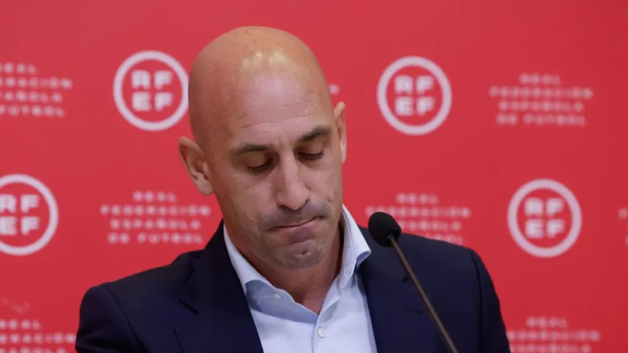 Renuncia Luis Rubiales de la  presidencia de la Federación Española de Fútbol