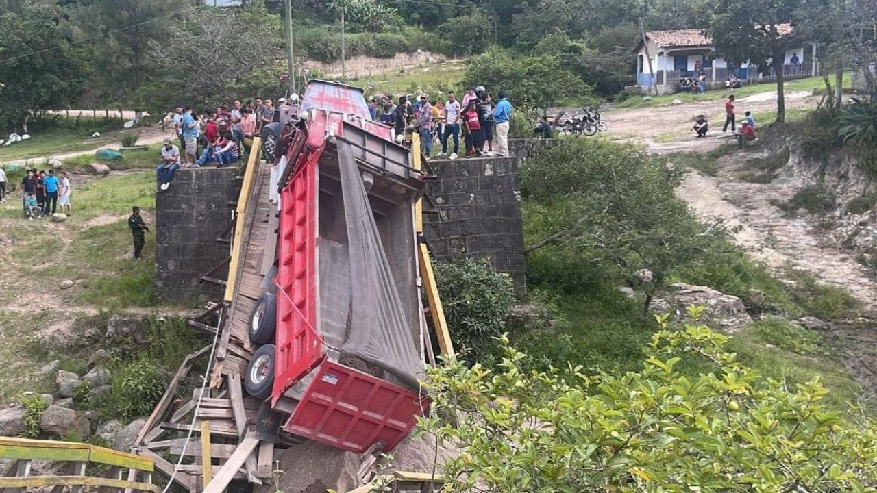 Imagen de Hondureña murió mientras era bautizada: le cayó encima un puente y una volqueta llena de arena