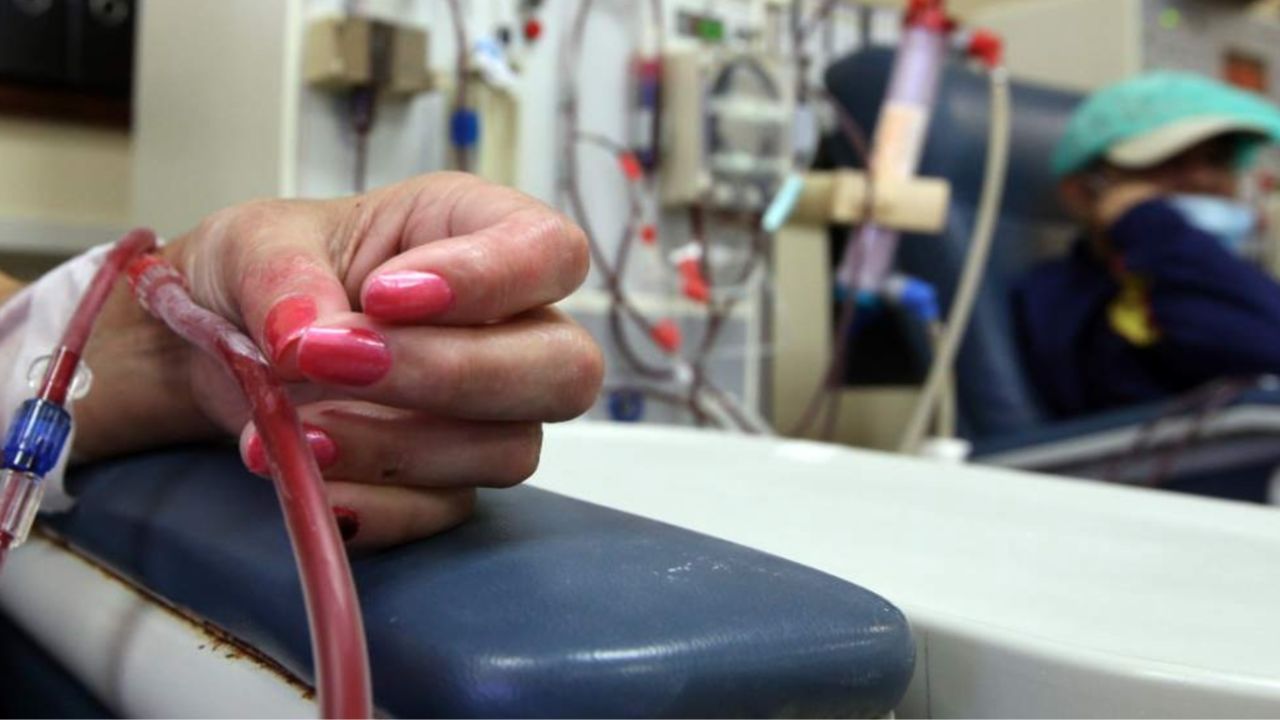 Pacientes renales lamentan que quedaron al margen de licitación de servicio de hemodiálisis