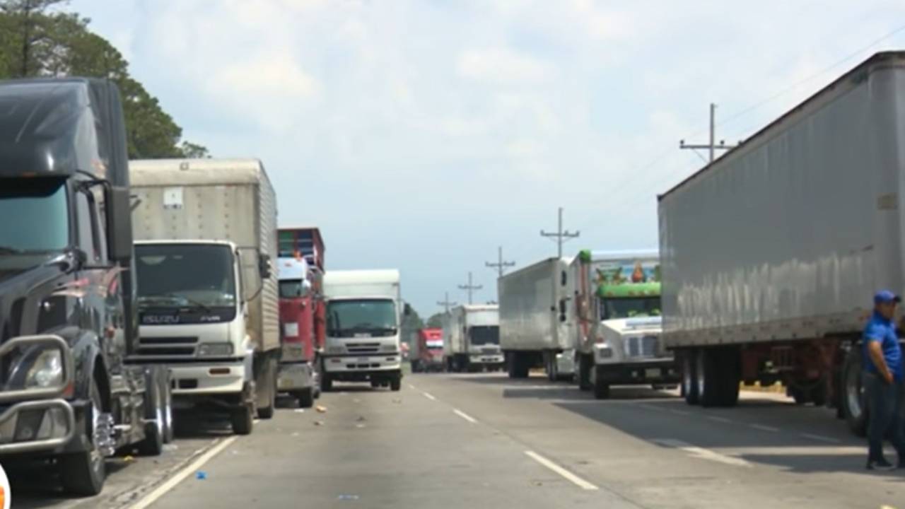 Transporte de carga pesada anuncia paro esta semana