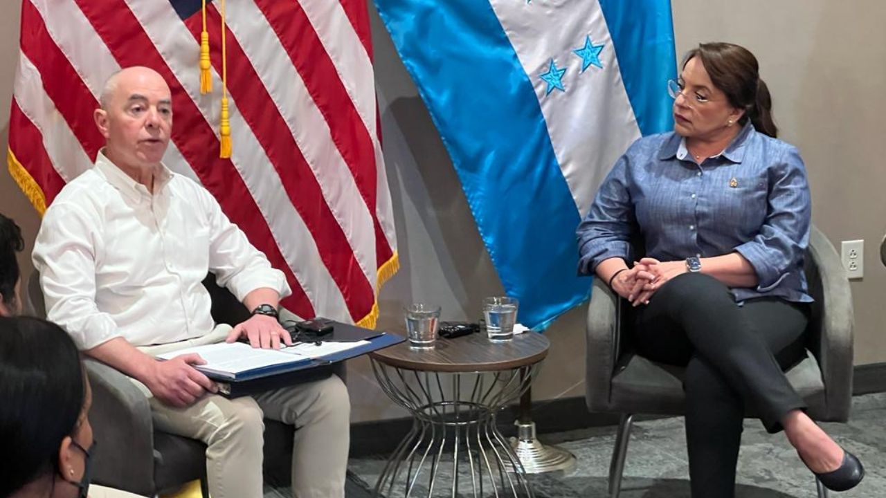 Imagen de Presidenta Castro se reúne con el secretario de Seguridad de EE. UU. en Texas: 'nuestra alianza es permanente'