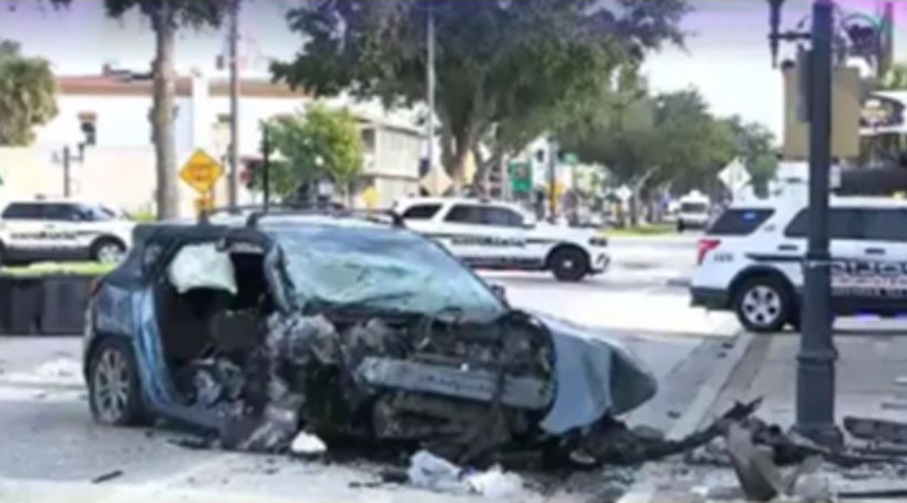 Así quedó el vehículo en el que murió el hijo de Kendo Kaponi, Cheniel Capone. Foto: Redes sociales