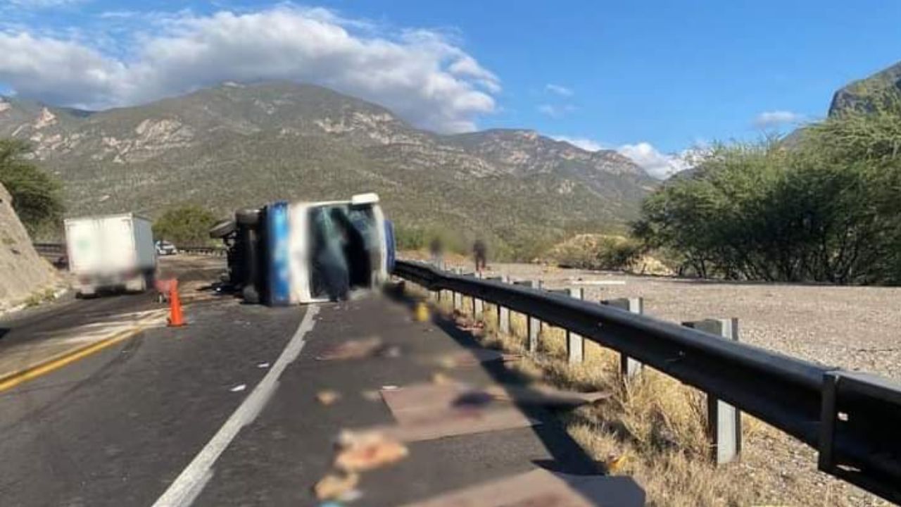 Mueren 17 migrantes, la mayoría venezolanos, en un accidente carretero en el sur de México