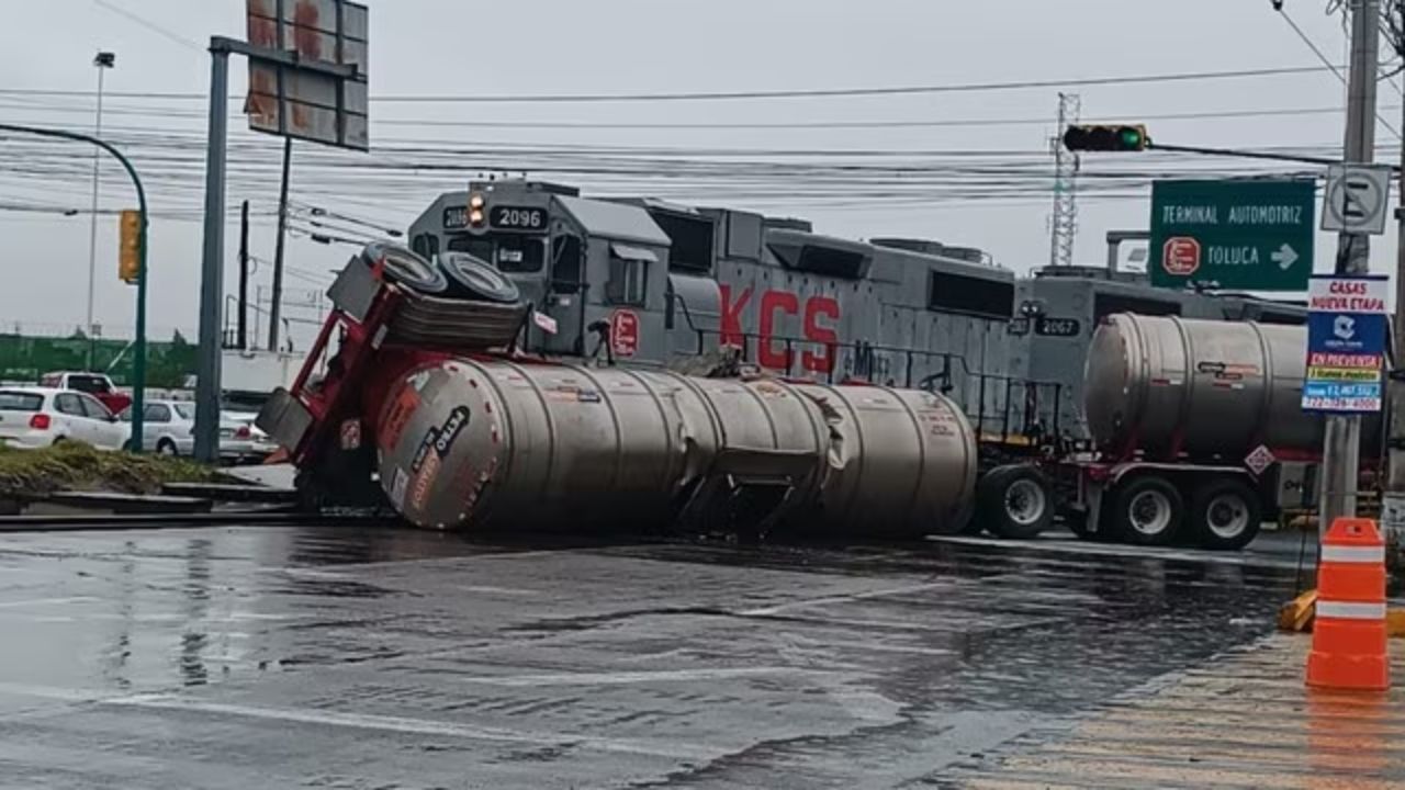 VIDEO: Tren embiste a un camión cisterna con combustible en México