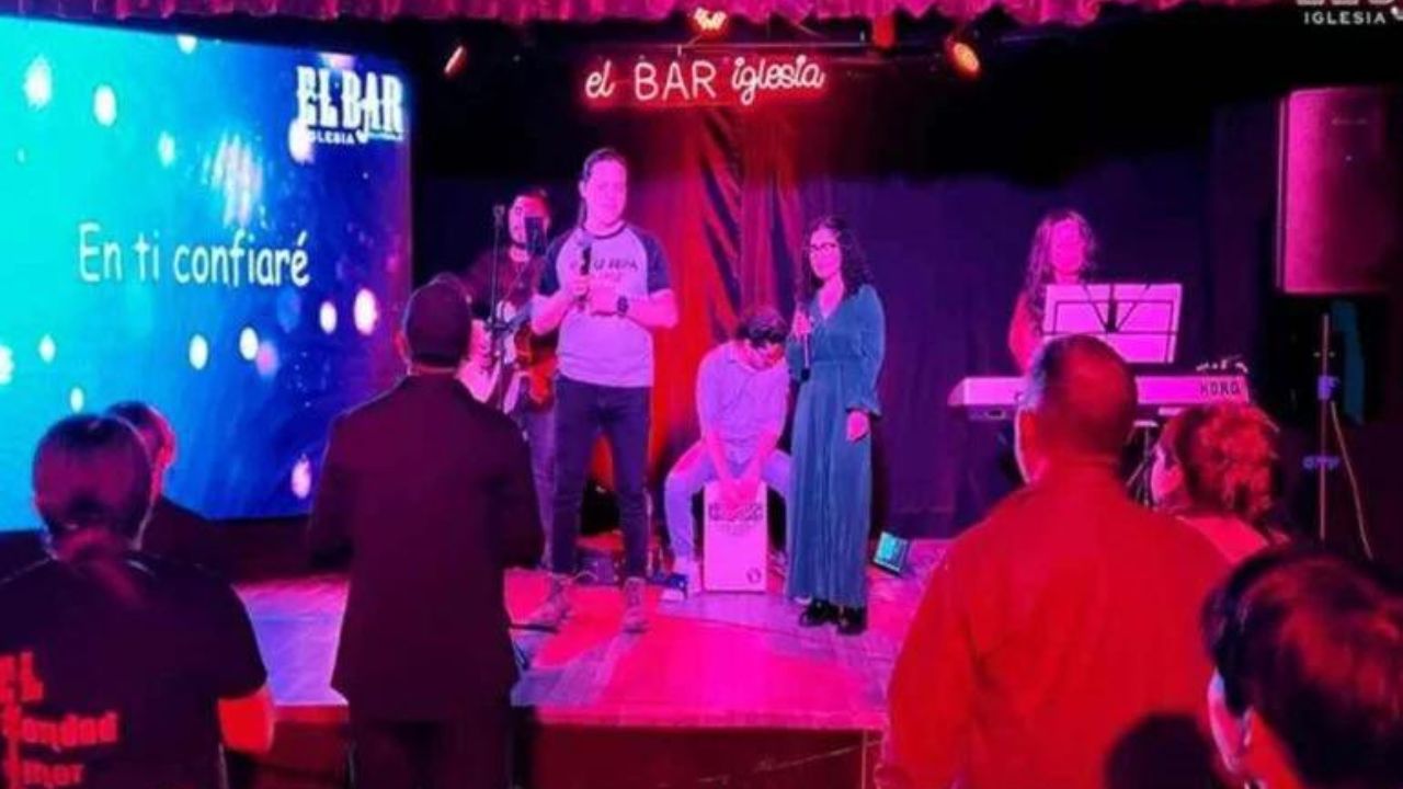 Así funciona el 'Bar Iglesia' para personas aburridas de la iglesia tradicional