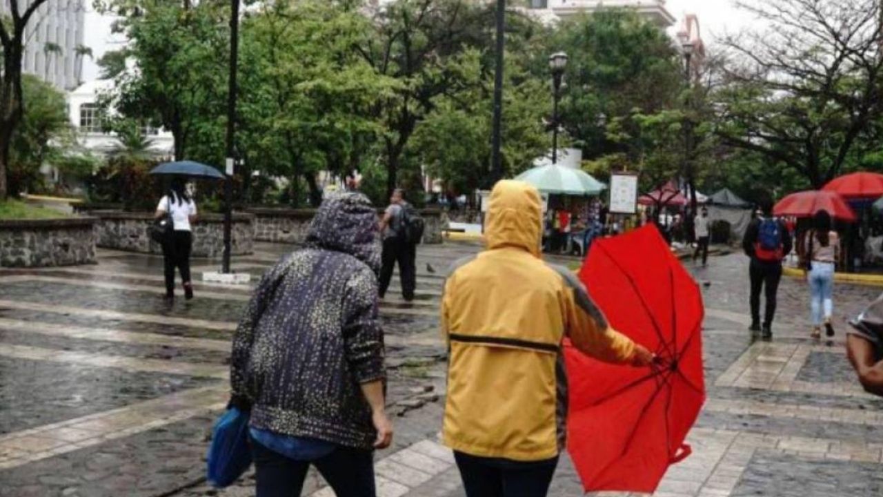 Frente frío dejará fuertes lluvias con actividad eléctrica en dos regiones de Honduras