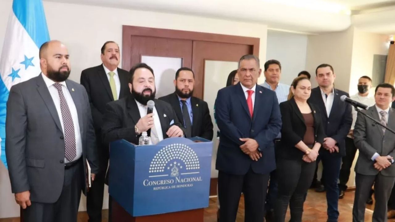 'Son diálogos improductivos': Mario Segura dice que reunión de jefes de bancada será 'más de lo mismo'