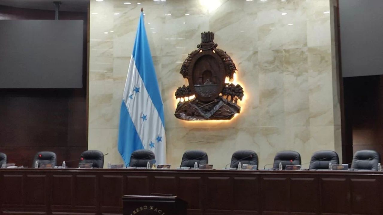 En sesión ordinaria, 72 diputados opositores aprueban ampliación de periodo de sesiones en el CN