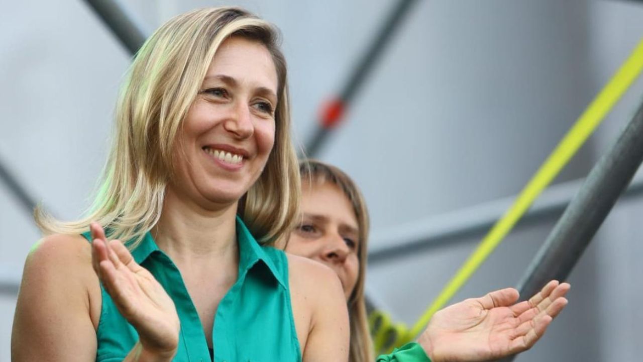 La candidata de izquierda Myriam Bregman, la primera en votar en Argentina