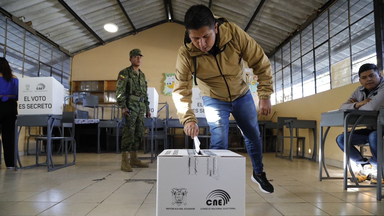Elecciones Ecuador: Con el 85.57 % del escrutinio en Ecuador, Noboa llega al 52.26% y González al 47.74%