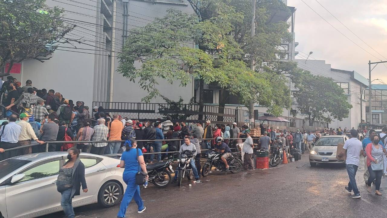 Imagen de Afiliados del IHSS molestos por falta de atención pueden recurrir al amparo de restitución de derechos