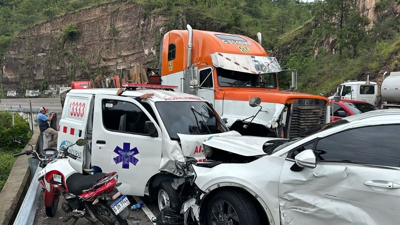 Conductor de ambulancia, estacionada en la CA-5, murió embestido por una camioneta