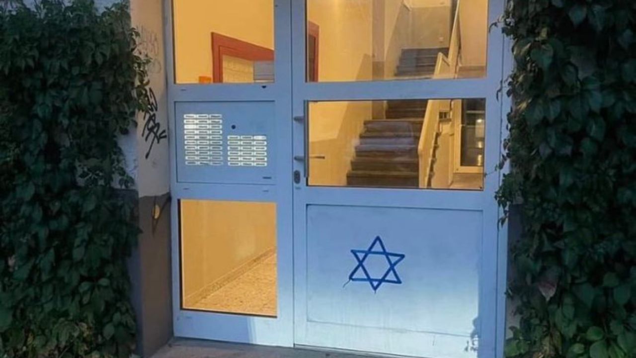 Colocan símbolo de la 'Estrella de David' en casa de familias judías en Berlín