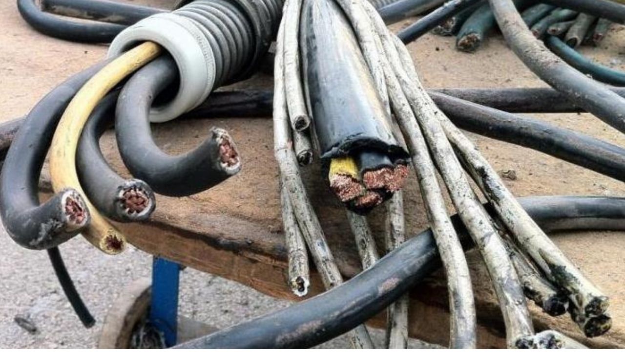 'Su familia lo buscaba', niño murió en el patio de su casa tras recibir descarga eléctrica