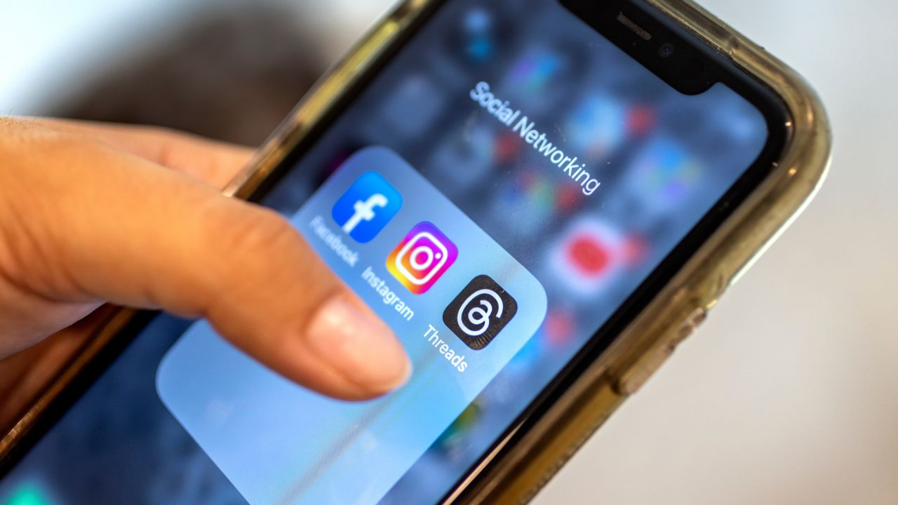 Meta, propiedad de Mark Zuckenberg, enfrenta demanda por 'causar daños mentales' en los jóvenes