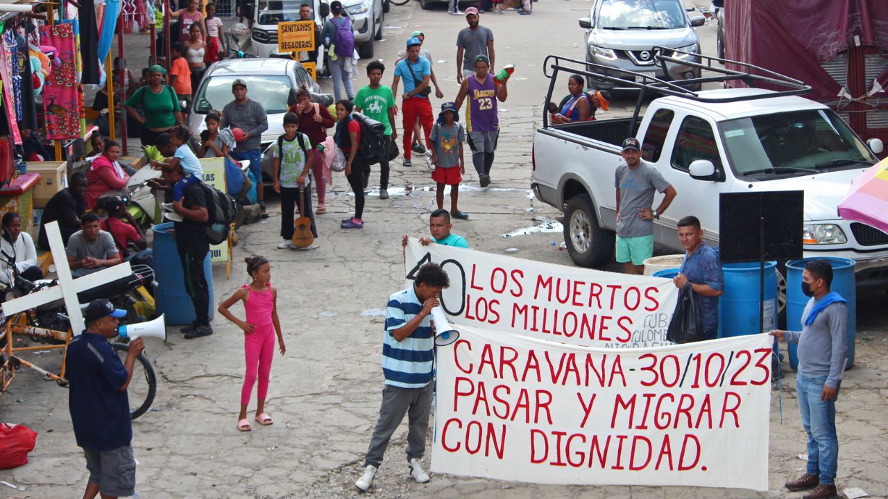 Migrantes protestan en la frontera sur de México en vísperas de la cumbre migratoria