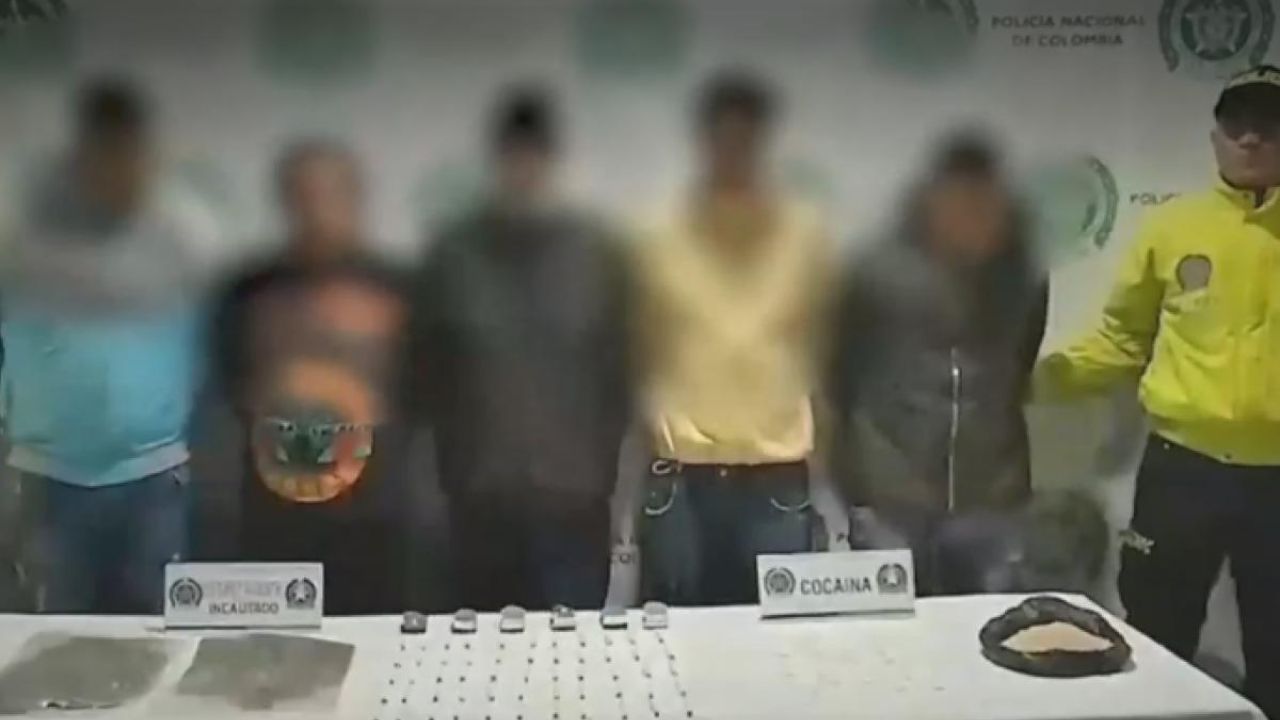 Mujer policía se infiltra en banda criminal y enamora al cabecilla para capturarlo en Colombia