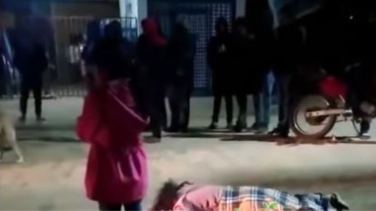 VIDEO: Hondureña se desmaya en la calle por supuesta golpiza de su pareja en Santa Bárbara
