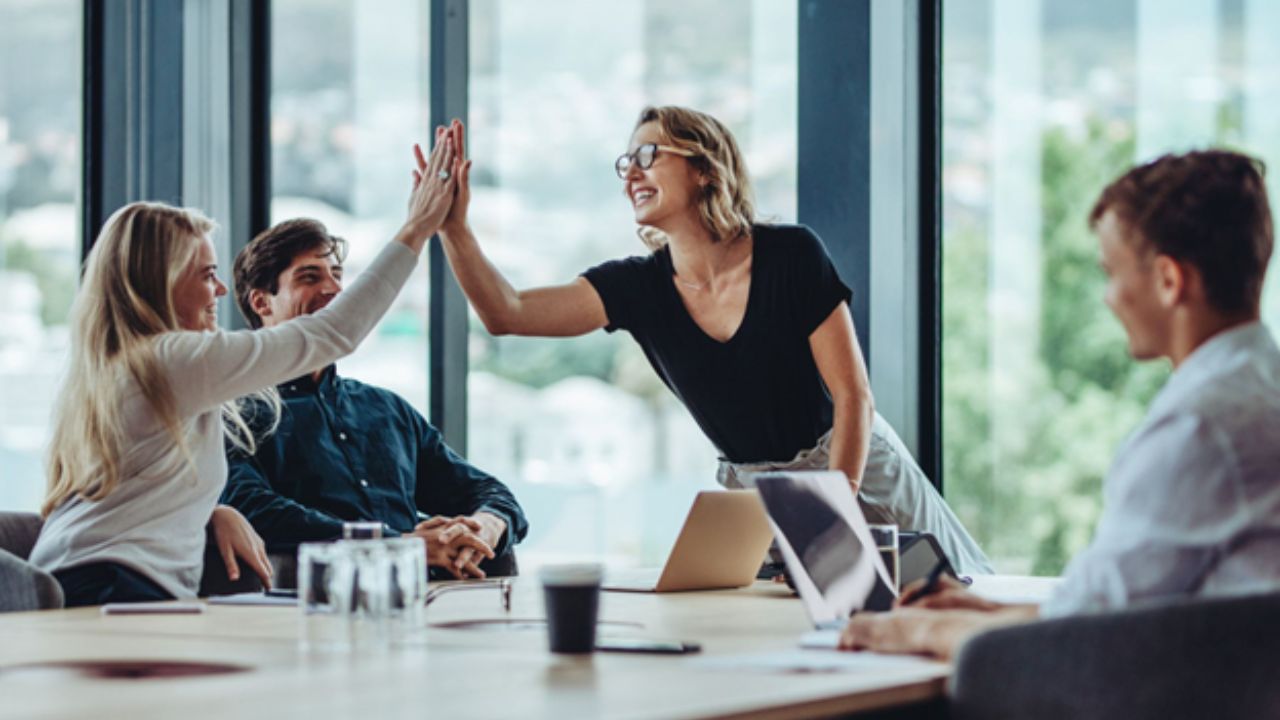 Inversión en el desarrollo de las mujeres causa impacto positivo en las instituciones, según empresaria