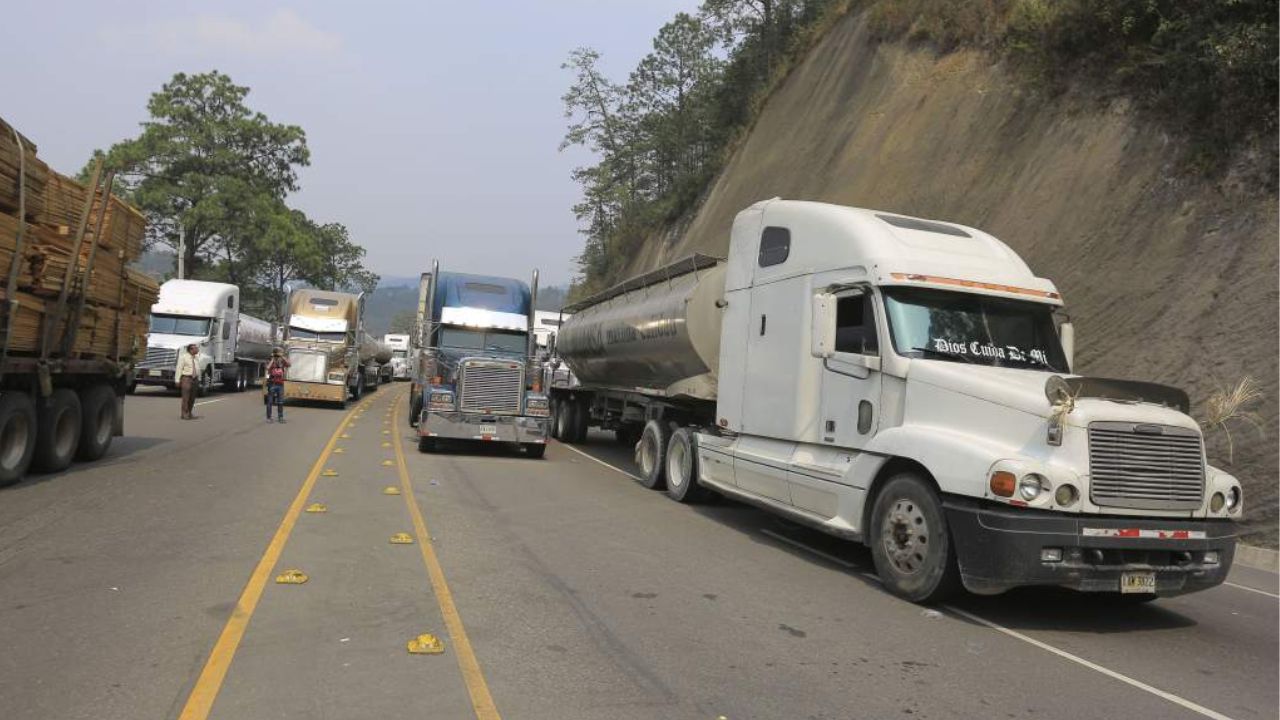 Transportistas suspenden paro en la CA-5 y buscan diálogo con autoridades de Cancillería