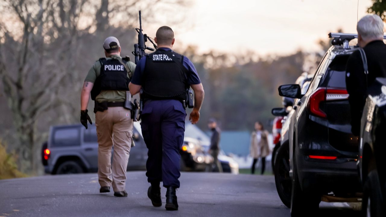 FBI realiza intensa búsqueda en EE. UU. del sospechoso de tiroteo que dejó 18 víctimas
