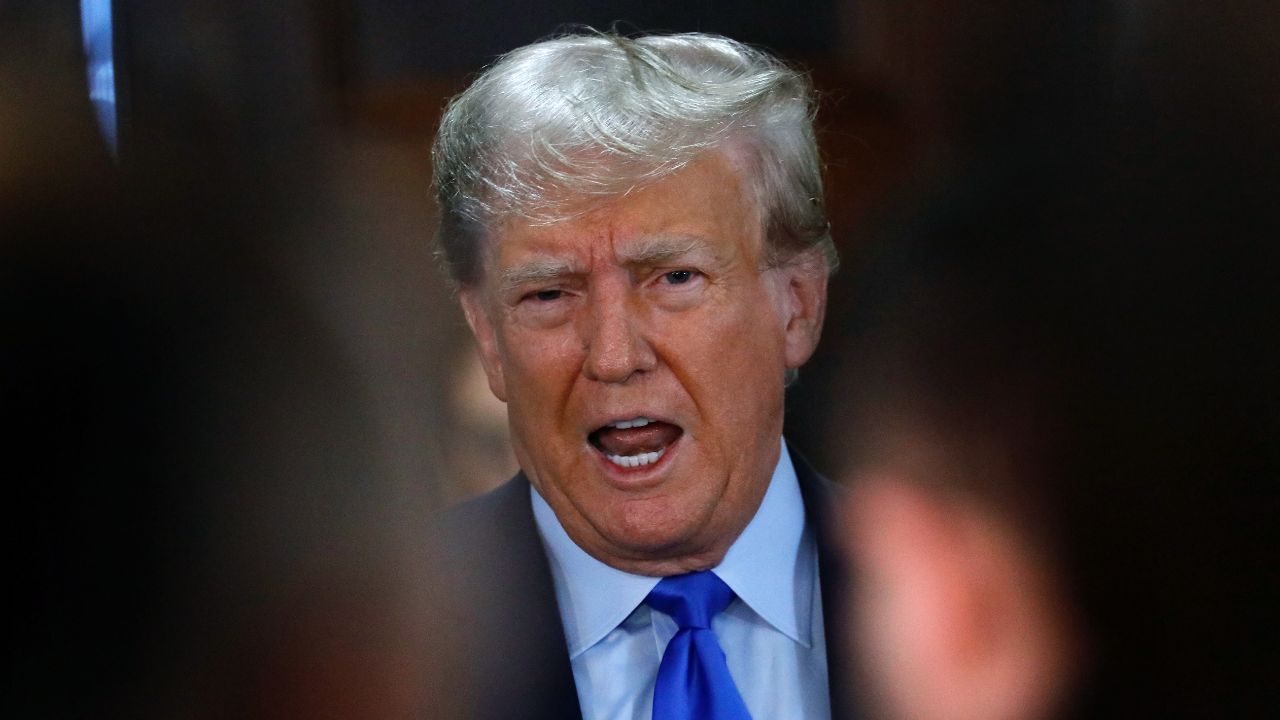 Trump acude al juicio por fraude en Nueva York y enarbola el argumento del ataque político