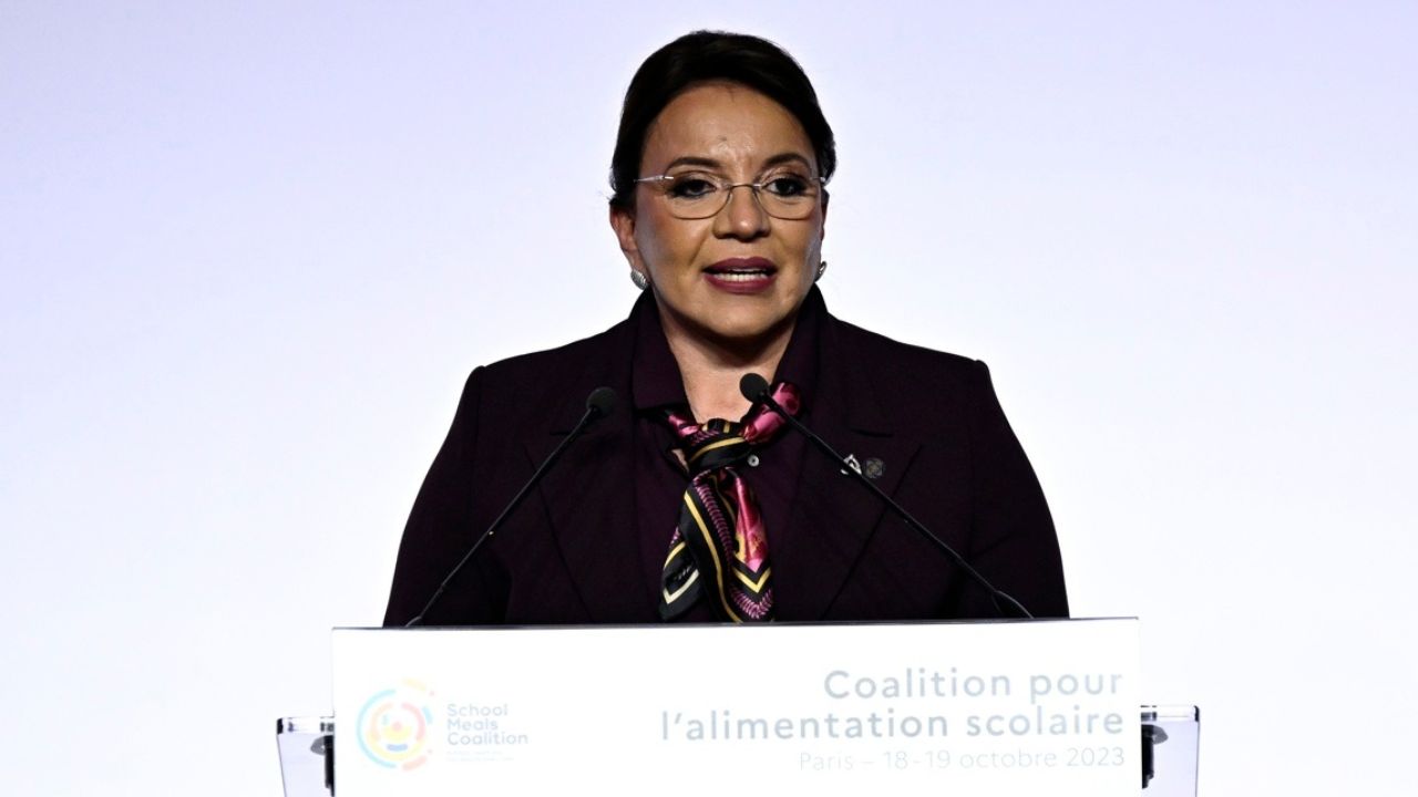 Xiomara Castro reafirma en la Cumbre por la Alimentación Escolar en París su compromiso con la CICIH