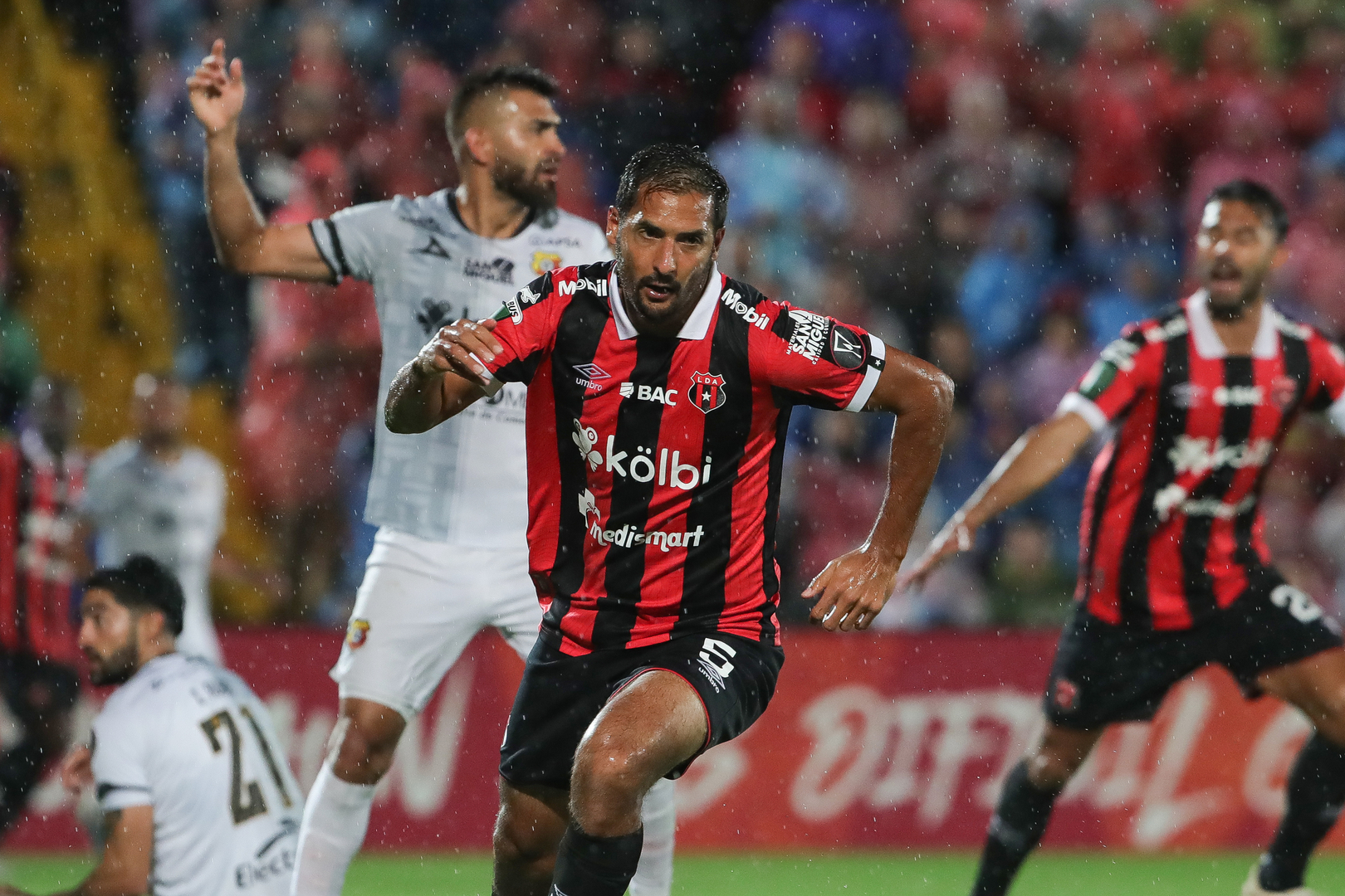 Los Rojinegros clasificaron a la final al derrotar 5 a 4 a los Rojiamarillos en penales. Foto: Concacaf