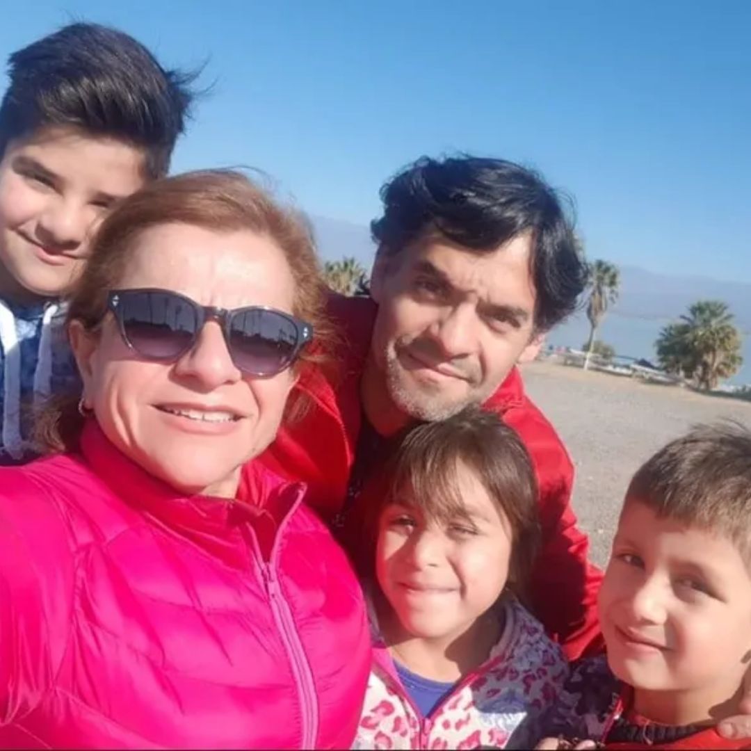 Claudia Pinán y su esposo Martín Pereyra consiguieron la adopción de Antonio y Noa hasta 2019. Foto: Cortesía