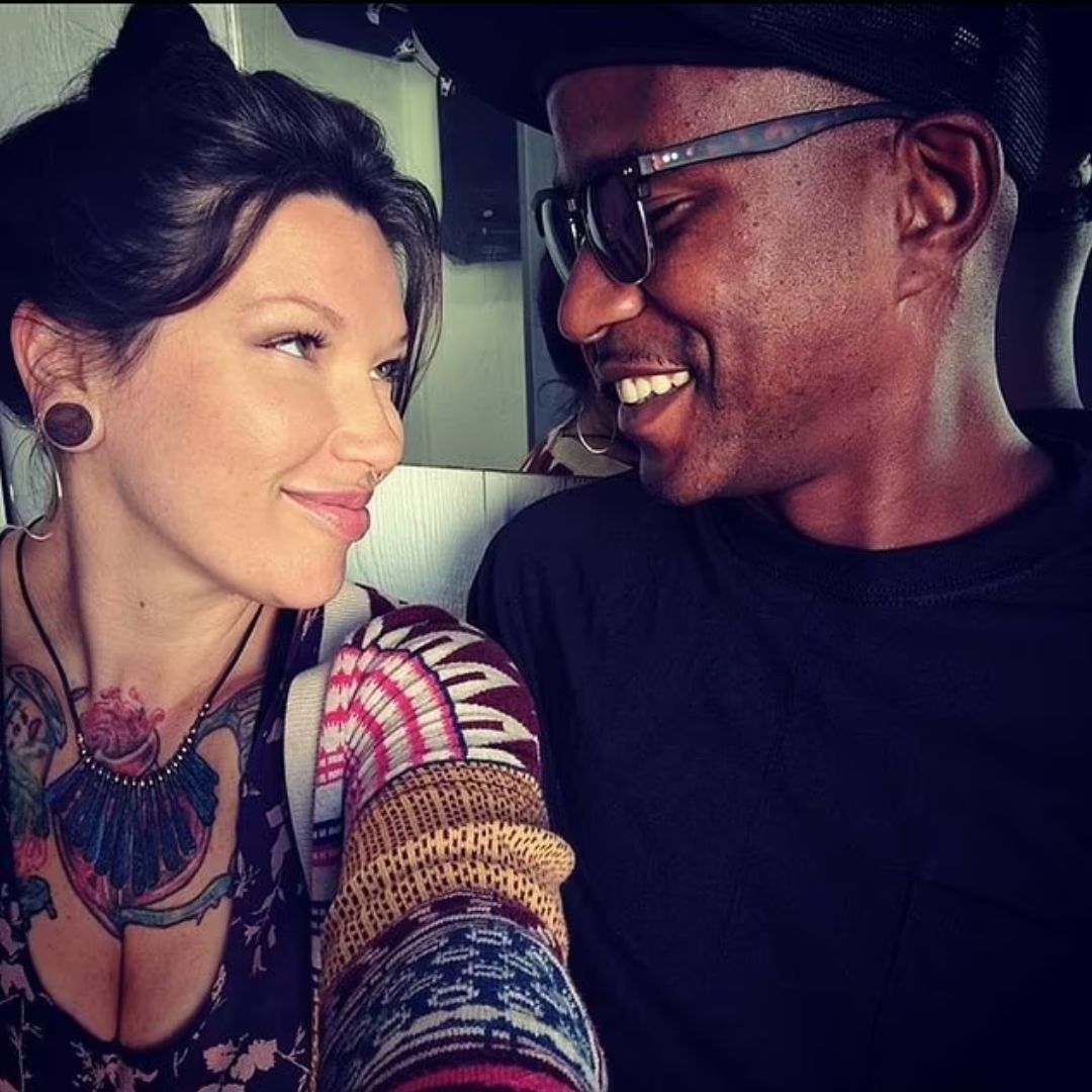 Taraja Ramsess y su esposa Lisa Ann Wilson. Foto: Redes sociales