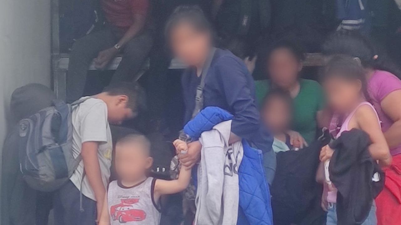Encuentran a 215 migrantes, entre ellos, hondureños, dentro del un contenedor en México
