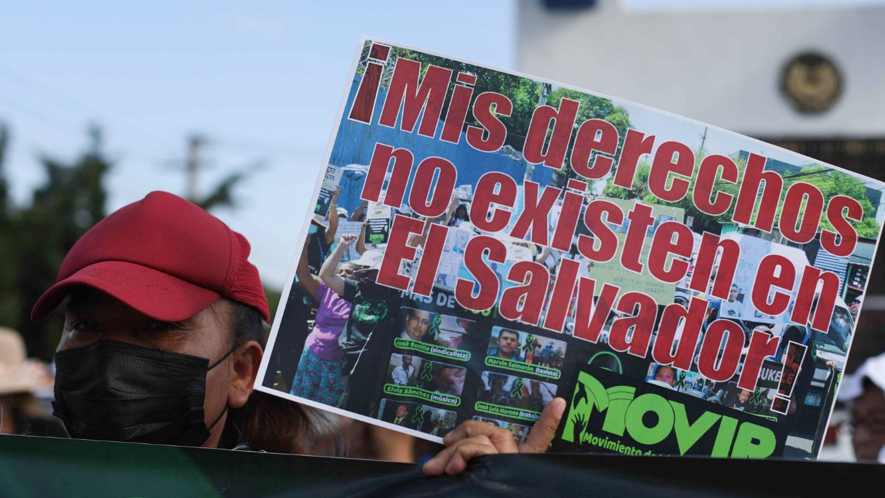 Imagen de Acusan al Gobierno de El Salvador de 'maquillar' atropellos con acogida de Miss Universo