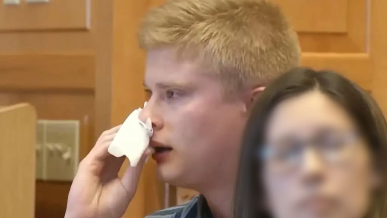 Imagen de Adolescente sangra de la nariz tras ser sentenciado a cadena perpetua por asesinato