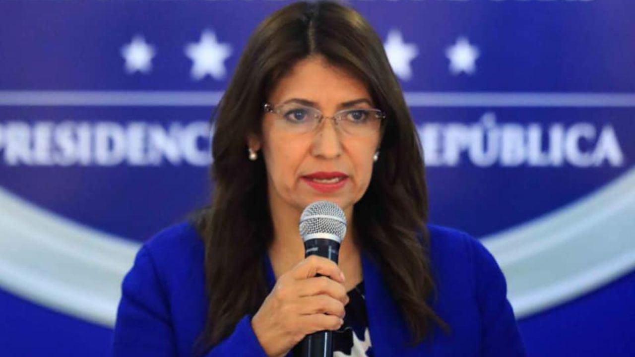 'Esperamos demostrar su inocencia', defensa de Alba Consuelo Flores dice que se presentará voluntariamente
