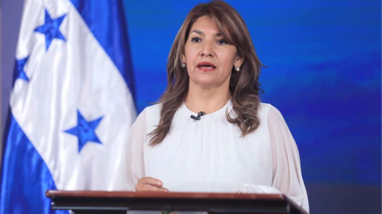 Imagen de 'Se presentará voluntariamente', admiten sustitución del poder de representación de defensa de Alba Consuelo Flores