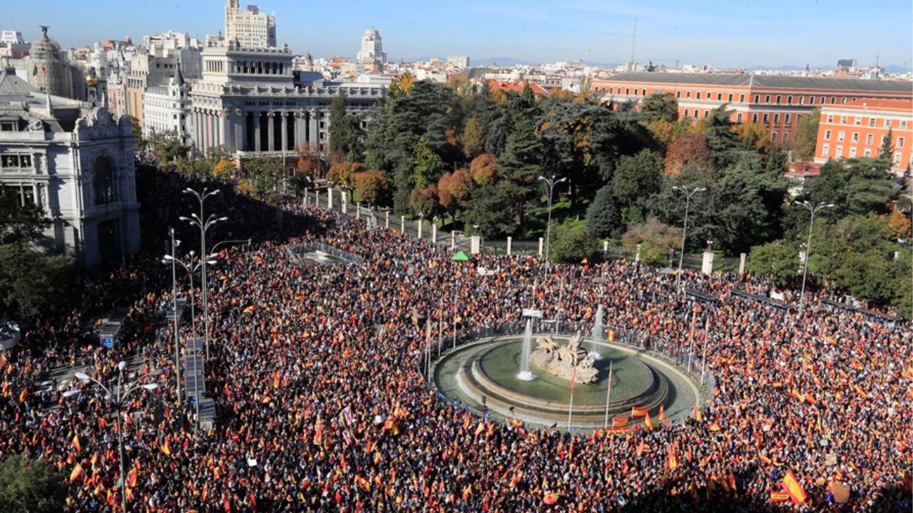 Unas 170 mil personas participan en una nueva protesta contra la ley de amnistía en Madrid
