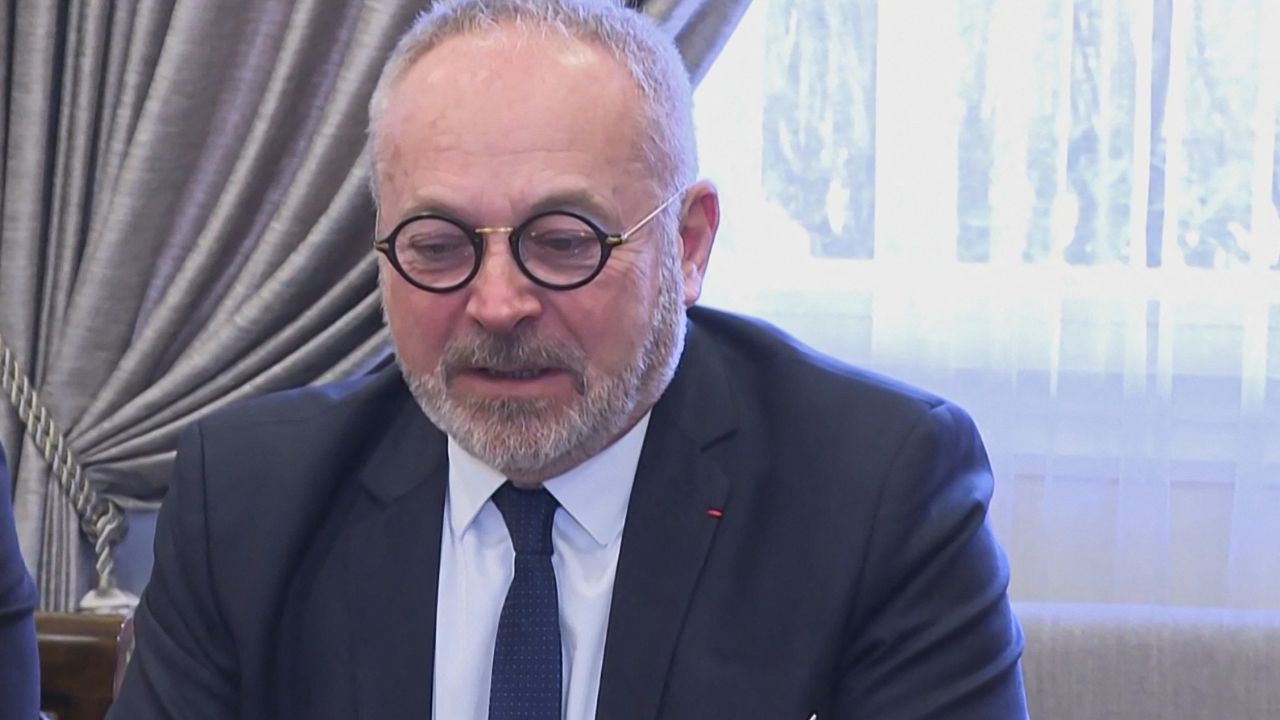 Imagen de Senador inculpado en Francia por drogar a una diputada es suspendido de su partido