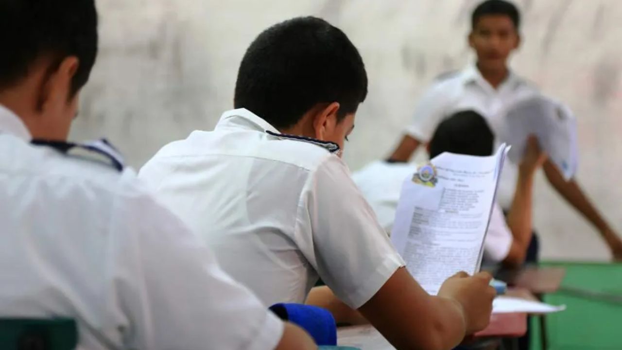 De cada 100 alumnos, 35 tienen planes de abandonar aulas de clase y emigrar
