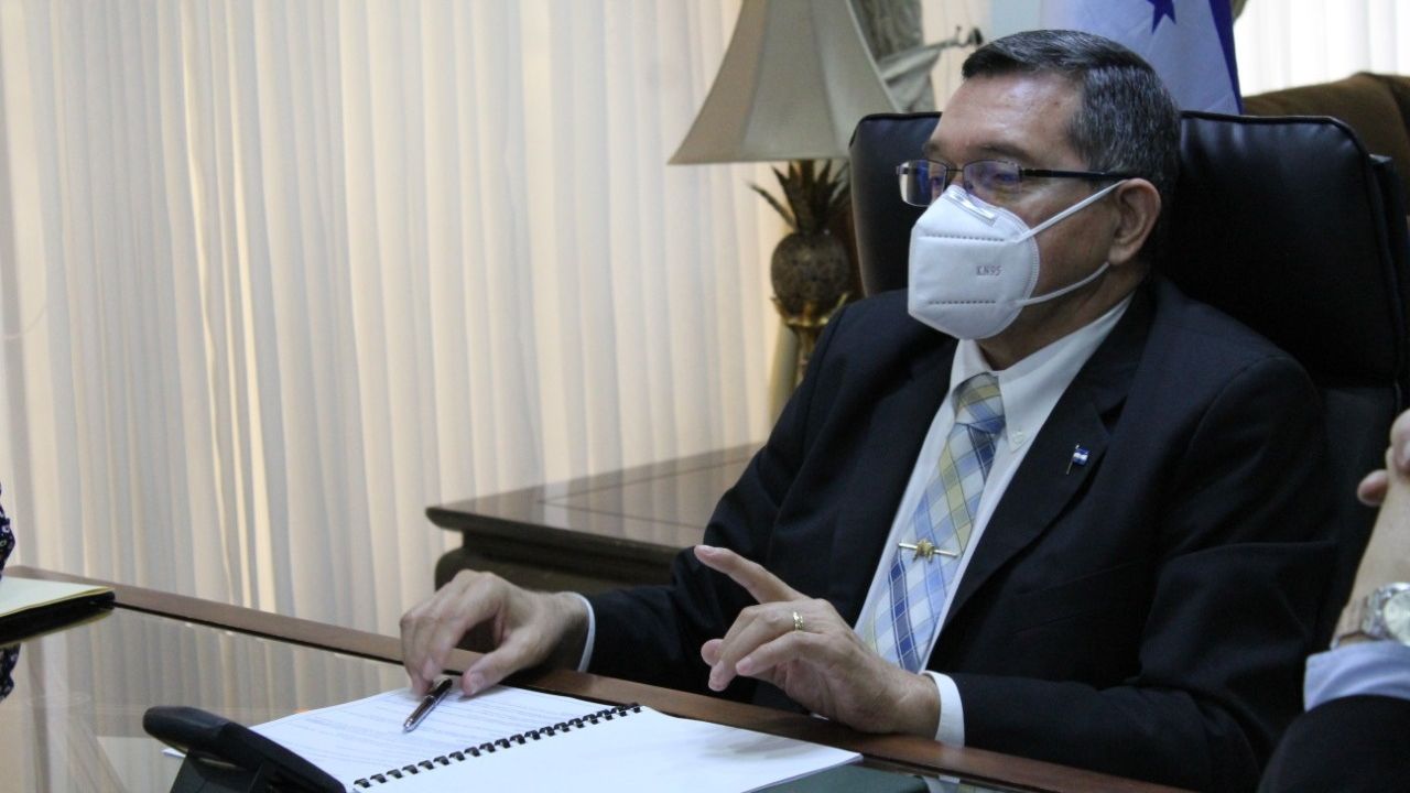 'Como se puede pedir respeto a la dignidad de Honduras, si el gobierno abusa del poder'; excanciller Barahona