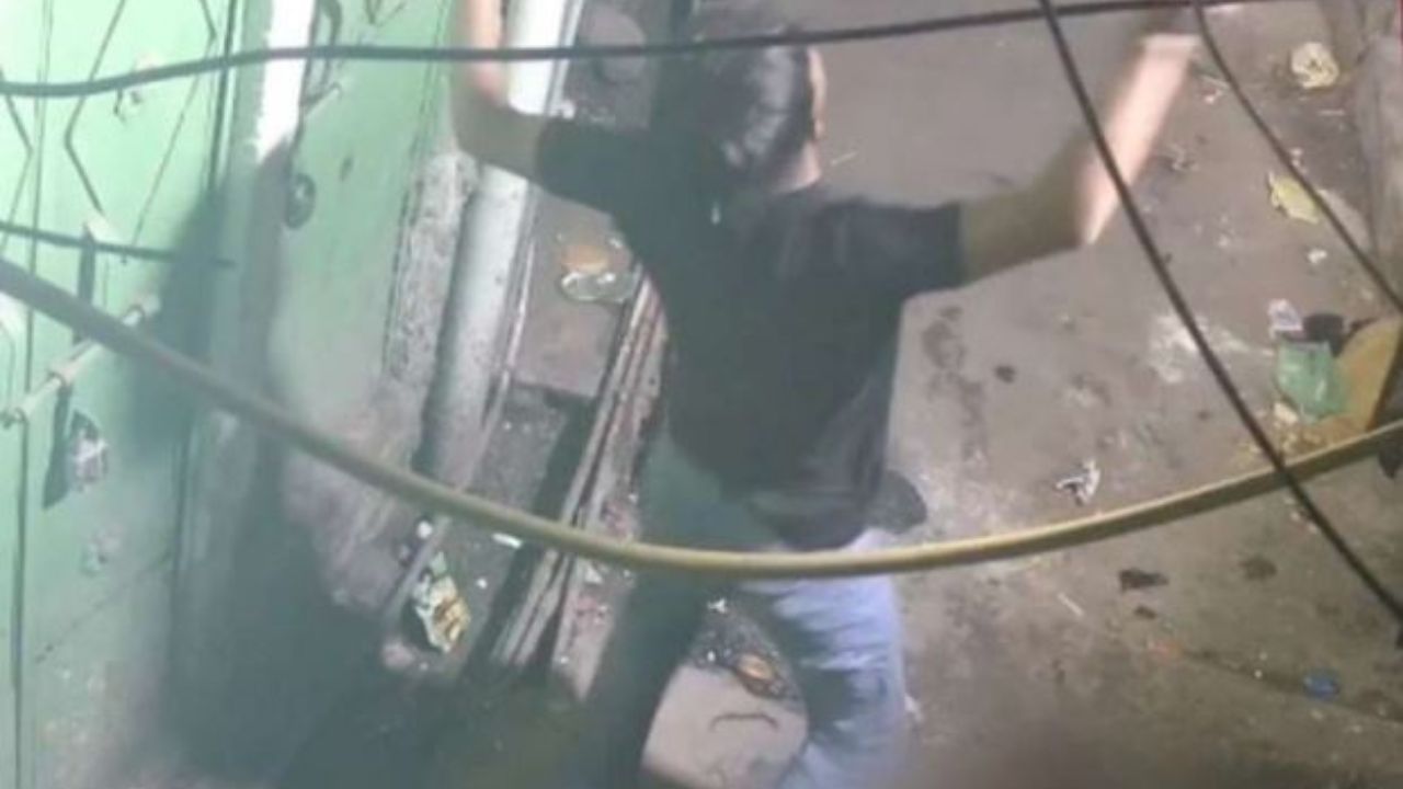 Le cortó el cuello, le dio 50 puñaladas y bailó sobre el cadáver: filtran aterrador video de este crimen