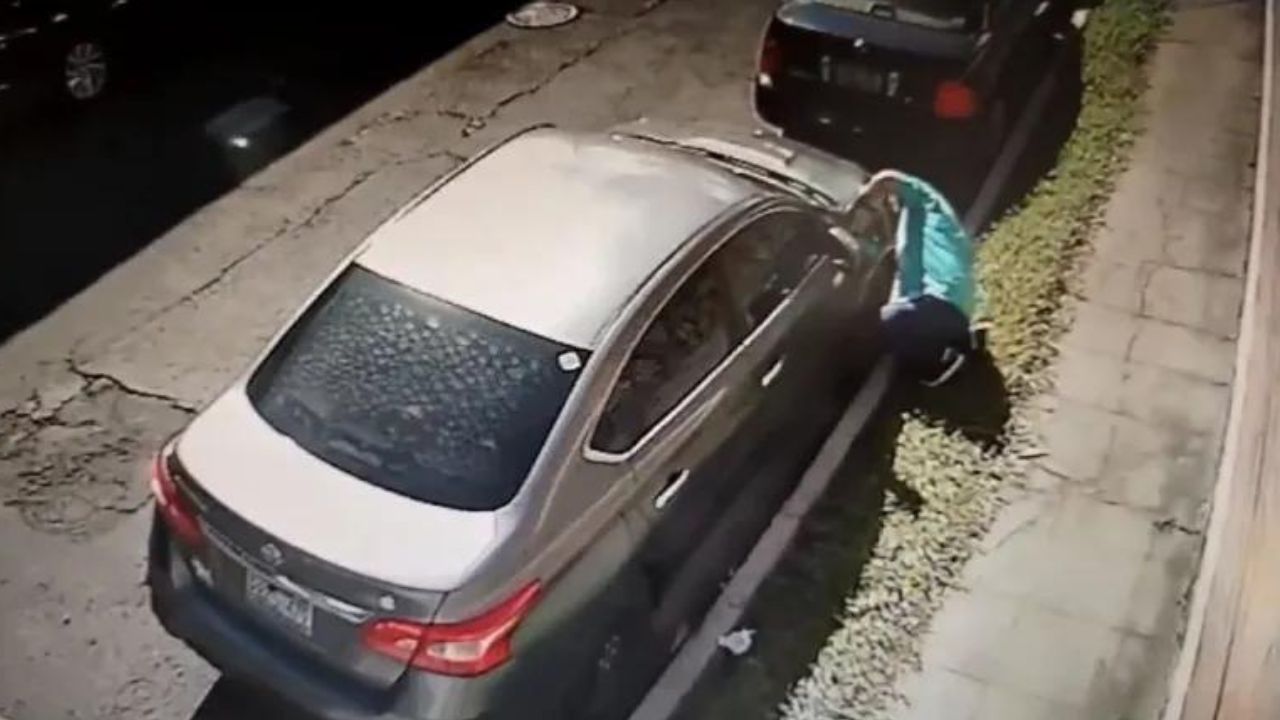 VIDEO: Médico pincha las llantas de autos estacionados cerca de su consultorio